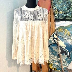 ⭐️Taylor & Sage Lace Lined Mock Neck Long Sleeve Blouse W/Two Loop Back Buttons